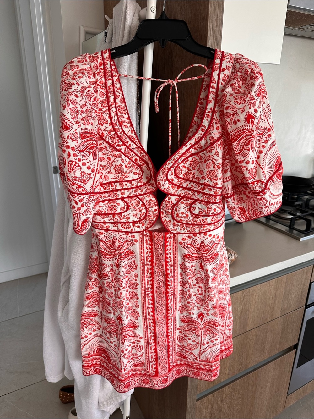 FARM Rio Red and White Paisley Puff-Sleeve Crop Top - Picture 4 of 7
